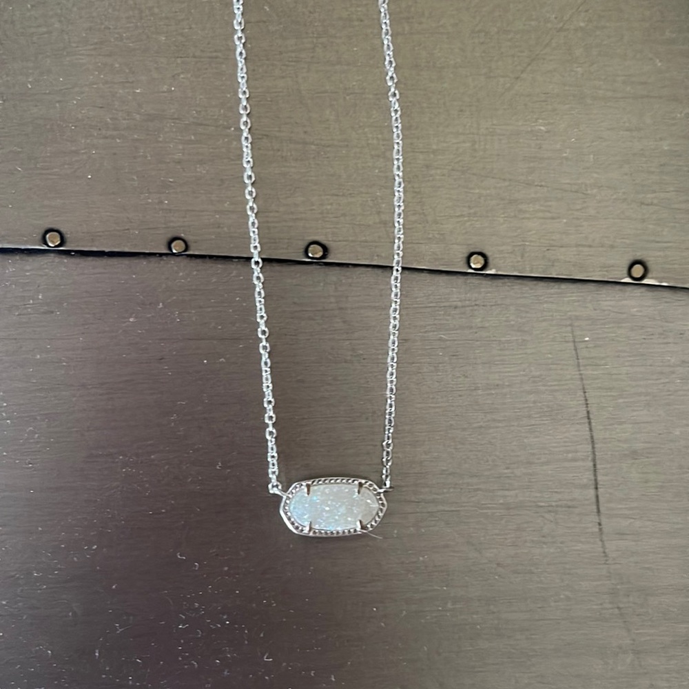 kendra scott necklace!